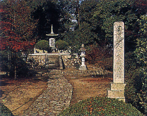 日蓮聖人参籠記念塔